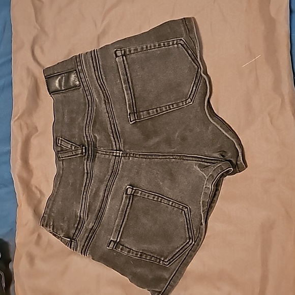 Black shorts - Picture 3 of 3